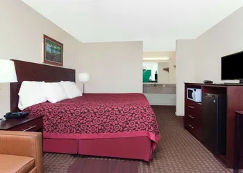 Days Inn by Wyndham Columbia NE Fort Jackson hotel thumbnail 4