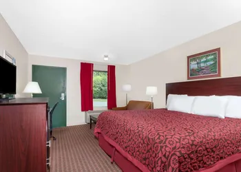 Days Inn by Wyndham Columbia NE Fort Jackson hotel thumbnail 5
