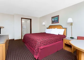 Days Inn by Wyndham Columbia NE Fort Jackson hotel thumbnail 6