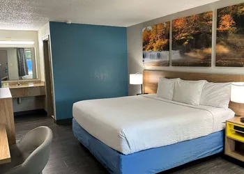 Days Inn by Wyndham Columbia NE Fort Jackson hotel thumbnail 7
