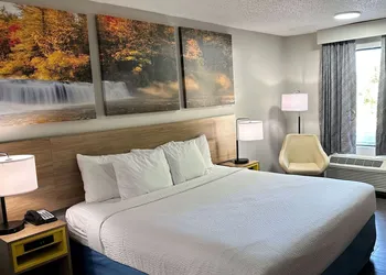 Days Inn by Wyndham Columbia NE Fort Jackson hotel thumbnail 8