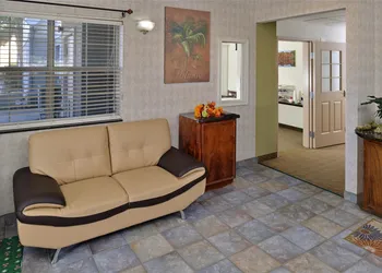 Americas Best Value Inn & Suites Winnie hotel thumbnail 2