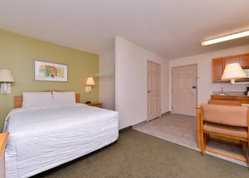 Americas Best Value Inn & Suites Winnie hotel thumbnail 4