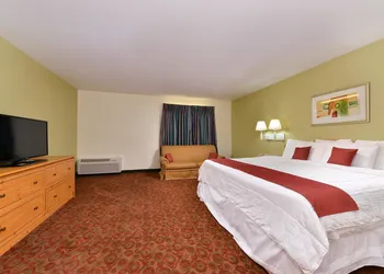 Americas Best Value Inn & Suites Winnie hotel thumbnail 5