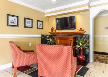 Rodeway Inn & Suites Jacksonville near Camp Lejeune hotel thumbnail 3