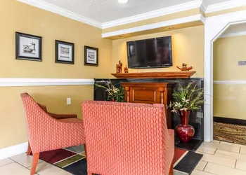 Rodeway Inn & Suites Jacksonville near Camp Lejeune hotel thumbnail 3