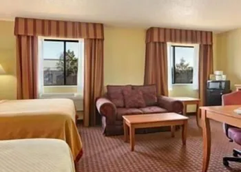 Rodeway Inn & Suites Jacksonville near Camp Lejeune hotel thumbnail 6