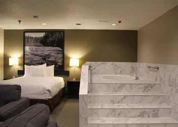 Super 8 by Wyndham Kamloops On The Hill hotel thumbnail 7