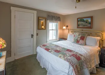 Snug Cottage hotel thumbnail 2