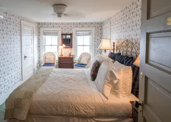 Snug Cottage hotel thumbnail 8