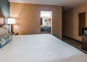 Best Western Woodhaven Inn hotel thumbnail 7