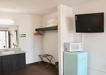 Chalet Motel Whitefish hotel thumbnail 8