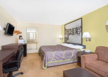 Super 8 by Wyndham Sumter hotel thumbnail 8
