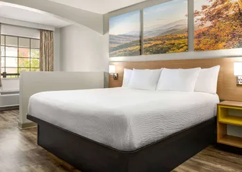Days Inn by Wyndham Fulton hotel thumbnail 8