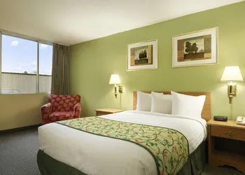 Travelodge by Wyndham Sturgis hotel thumbnail 4