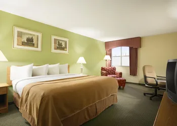 Travelodge by Wyndham Sturgis hotel thumbnail 5