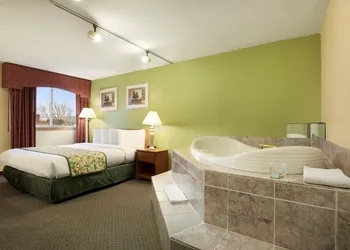 Travelodge by Wyndham Sturgis hotel thumbnail 8