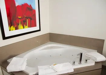 Holiday Inn Hotel & Suites Red Deer South by IHG hotel thumbnail 4