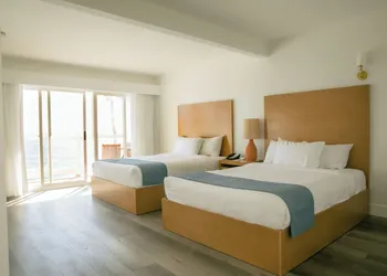 Capri Laguna on the Beach hotel thumbnail 4