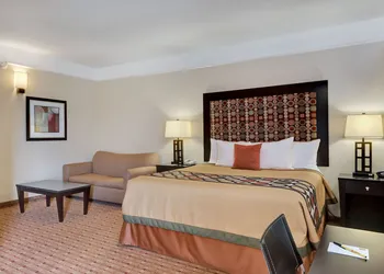 Super 8 by Wyndham Hidalgo/McAllen Area hotel thumbnail 5