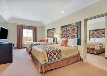 Super 8 by Wyndham Hidalgo/McAllen Area hotel thumbnail 8
