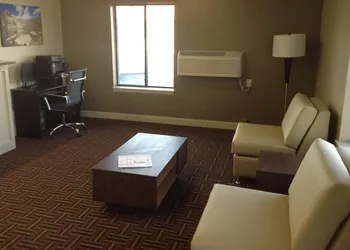 Super 8 by Wyndham Dillon hotel thumbnail 5