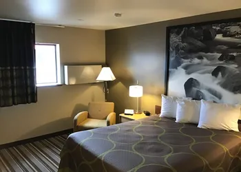 Super 8 by Wyndham Dillon hotel thumbnail 7