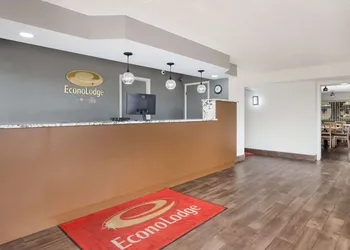 Econo Lodge Live Oak hotel thumbnail 2