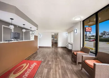 Econo Lodge Live Oak hotel thumbnail 4