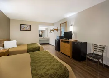 Econo Lodge Live Oak hotel thumbnail 6