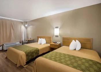 Econo Lodge Live Oak hotel thumbnail 7