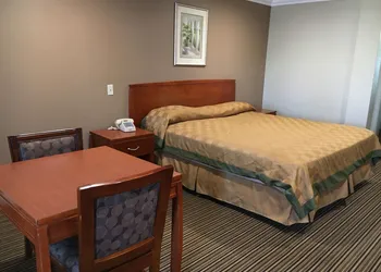 Regency Inn And Suites hotel thumbnail 8