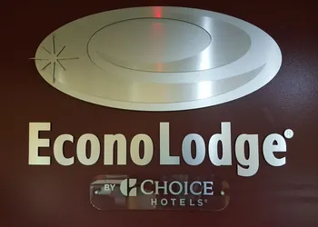 Econo Lodge Tampa near Busch Gardens hotel thumbnail 2