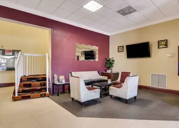 Econo Lodge Tampa near Busch Gardens hotel thumbnail 5