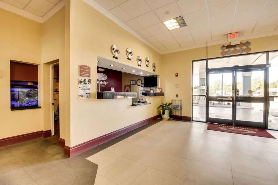 Econo Lodge Tampa near Busch Gardens hotel detail image 6