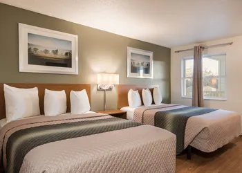 HomeTowne Studios by Red Roof Fresno - West hotel thumbnail 5