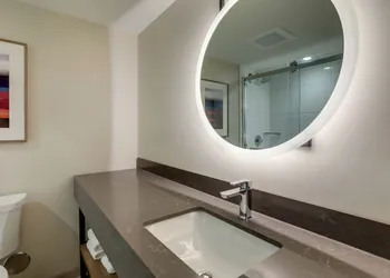 The Atrium Hotel on Third hotel thumbnail 8