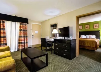 Quality Inn & Suites Moline - Quad Cities hotel thumbnail 5
