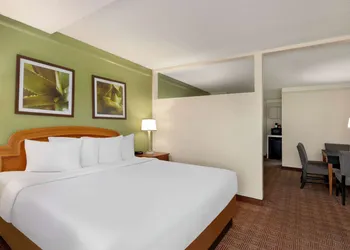 Baymont by Wyndham Intl Speedway/I-95/Daytona Beach hotel thumbnail 5