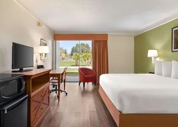 Baymont by Wyndham Intl Speedway/I-95/Daytona Beach hotel thumbnail 6