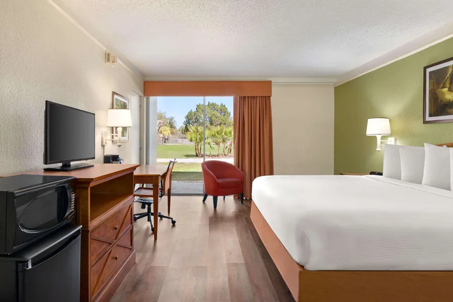 Baymont by Wyndham Intl Speedway/I-95/Daytona Beach hotel detail image 6