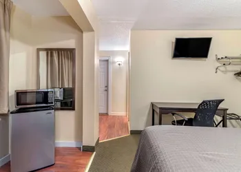Blue Line Inn Lake George hotel thumbnail 2