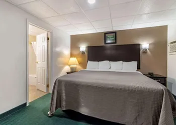 Blue Line Inn Lake George hotel thumbnail 4