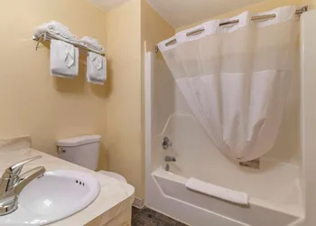 Blue Line Inn Lake George hotel thumbnail 5