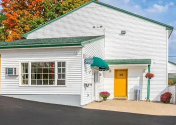 Blue Line Inn Lake George hotel thumbnail 6