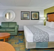 La Quinta Inn & Suites by Wyndham Ft. Lauderdale Airport hotel detail image 4