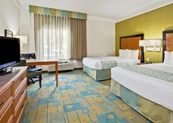 La Quinta Inn & Suites by Wyndham Ft. Lauderdale Airport hotel thumbnail 5