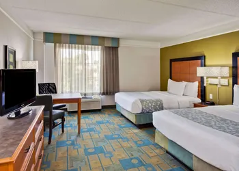 La Quinta Inn & Suites by Wyndham Ft. Lauderdale Airport hotel thumbnail 6