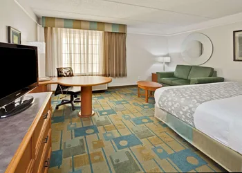 La Quinta Inn & Suites by Wyndham Ft. Lauderdale Airport hotel thumbnail 8