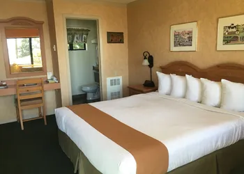 Pepper Tree Inn hotel thumbnail 3
